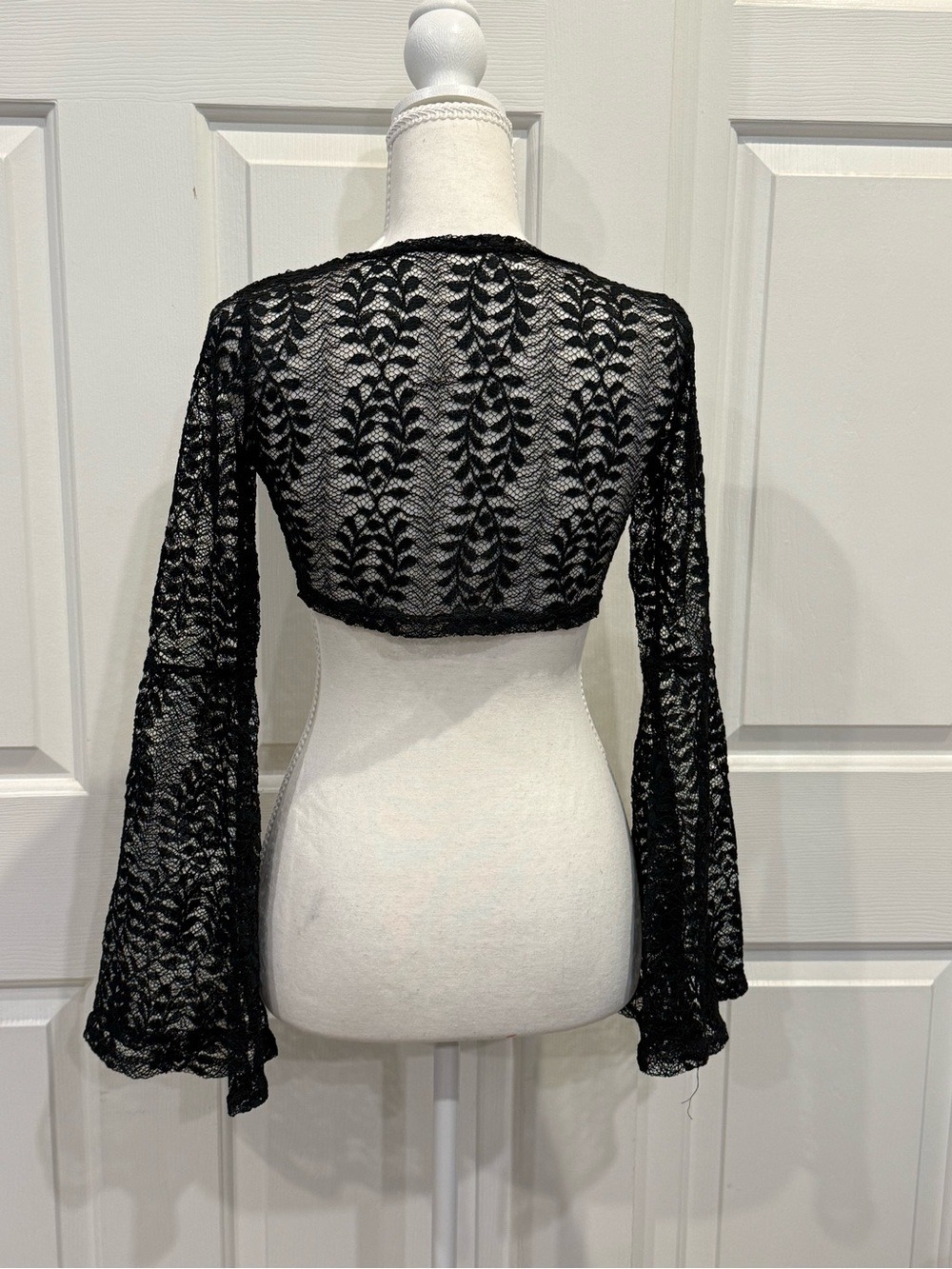 Black Lace Bell Sleeve Tie Front Shrug Crochet Boho Festival Top Estimated XS/S - Picture 5 of 7